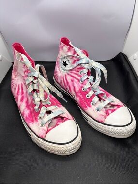 Converse Hightops Pink and white tie dyed. Women’s size 10